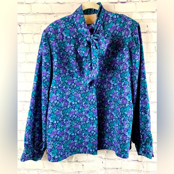 Vintage Tops - VINTAGE COUNTRY SOPHISTICATES Blouse Purple Floral Button Down Pussy Bow Collar